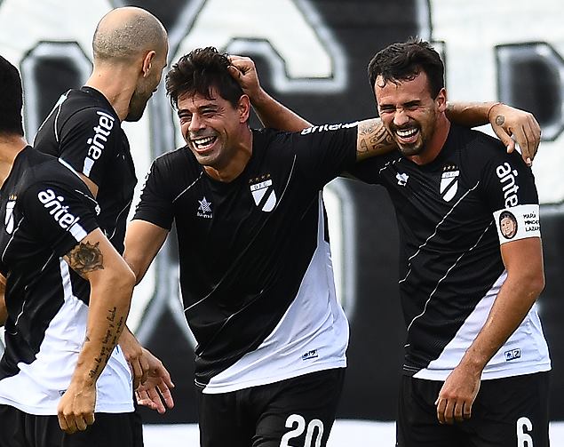 El Nacional le arrebata el Apertura al Peñarol, que empató con el Danubio