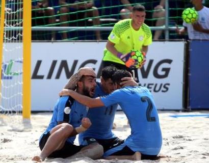 Argentina debutó con victoria por 5 a 4 ante Uruguay en la Copa América de Fútbol  Playa