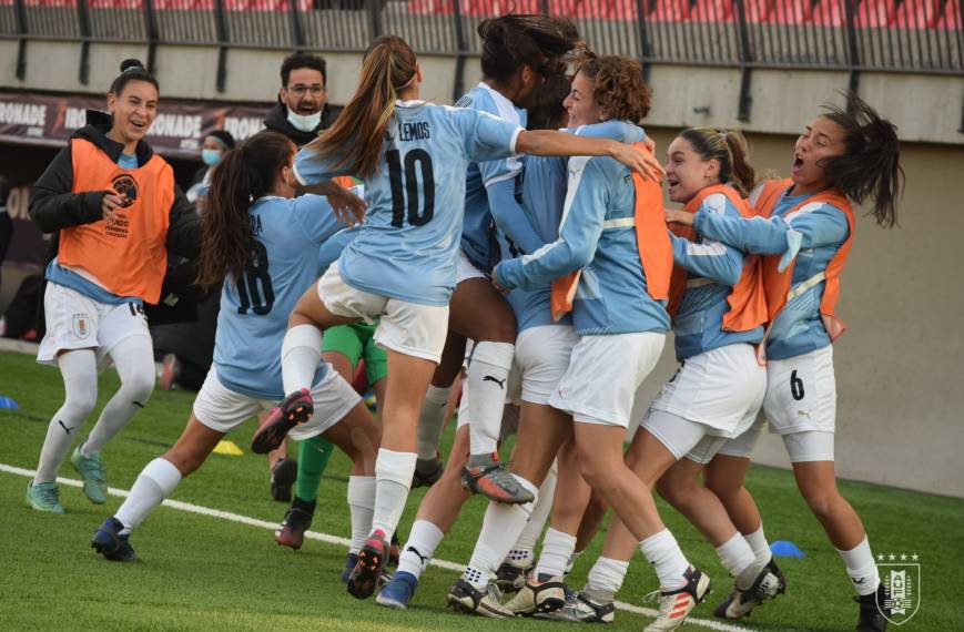 Uruguay ve avances lentos en su fútbol femenino, pese al interés