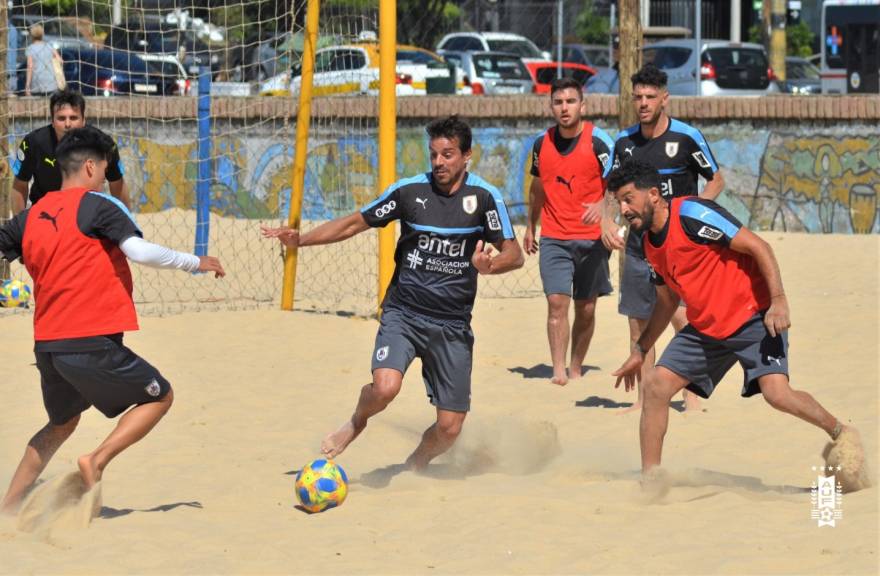 La selección de fútbol playa comenzó la preparación de las