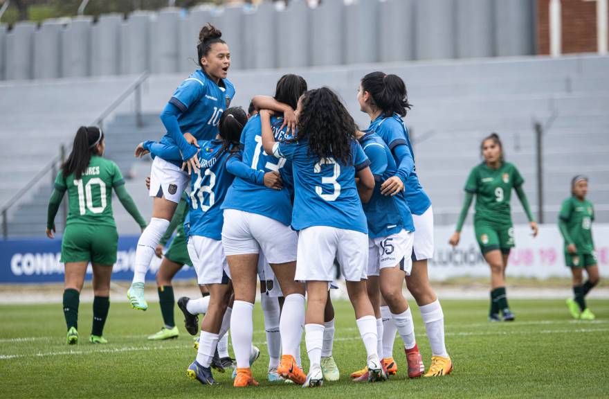 El fútbol femenino uruguayo sumergido en diferencias que no permiten el  inicio de la temporada - 970 Universal