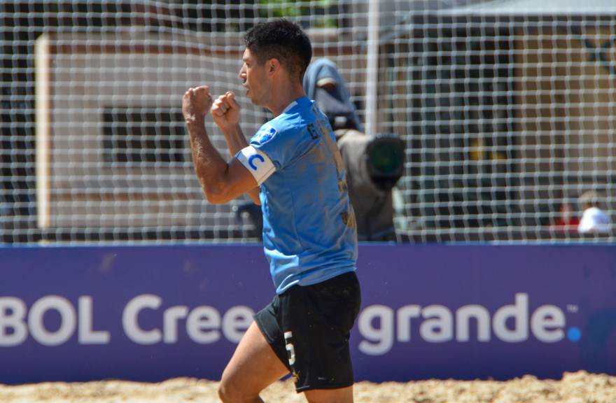 Fútbol Playa AUF on X: 🇺🇾 ¡𝗛𝗢𝗬 𝗝𝗨𝗘𝗚𝗔 𝗨𝗥𝗨𝗚𝗨𝗔𝗬! Hay  partido. Hay debut en la @CopaAmerica 2⃣0⃣2⃣3⃣. 🆚 Argentina 🏖️ La Rural  de Rosario 🕔 17 h #ElEquipoQueNosUne  / X