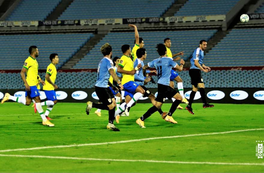 AUF - Selección Uruguaya de Fútbol - 🇺🇾 ¡𝗛𝗢𝗬 𝗝𝗨𝗘𝗚𝗔 𝗨𝗥𝗨𝗚𝗨𝗔𝗬!  🆚 Brasil 🕞 21h 🏟️ Estadio Centenario 📺 AUF.tv #ElEquipoQueNosUne