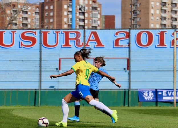 La selección uruguaya femenina es histórica: le ganó a Brasil - Uruguay  Natural Marca Pais - Sitio Oficial