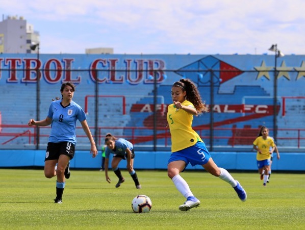 Fútbol femenino: Uruguay se mide hoy ante Brasil - RO Contenidos