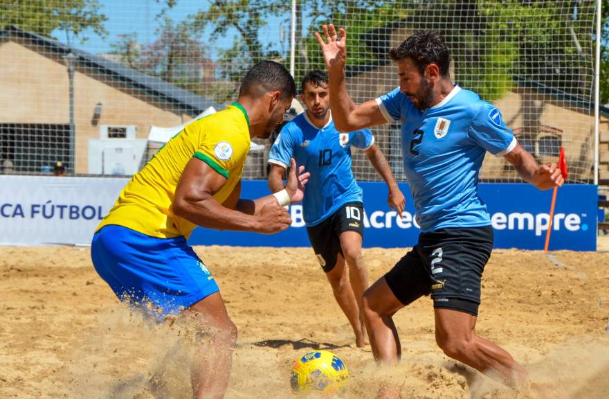 Fútbol playa: Uruguay 5to en Recife