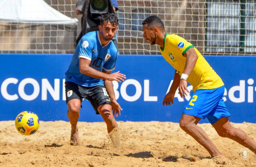 Fútbol Playa AUF on X: 🇺🇾 ¡𝗛𝗢𝗬 𝗝𝗨𝗘𝗚𝗔 𝗨𝗥𝗨𝗚𝗨𝗔𝗬! La Celeste  disputa su último partido en la @CopaAmerica 2️⃣0️⃣2️⃣3️⃣. 🆚 Chile 🏖️ La  Rural de Rosario 🕔 11.30 h #ElEquipoQueNosUne  / X