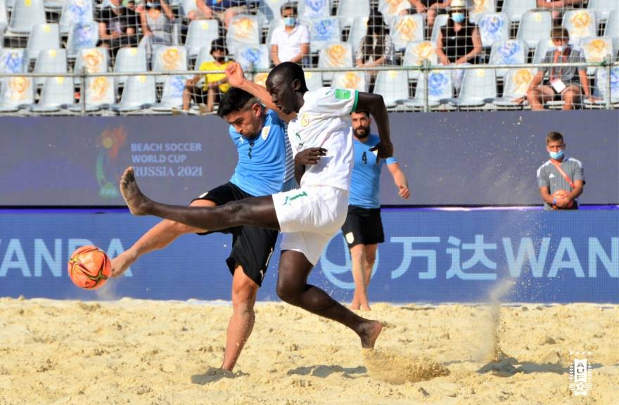 Senegal aplasta a Uruguay en Mundial de fútbol playa