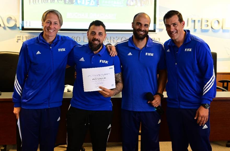 Curso completo FIFA para Entrenadores de Arqueros - AUF