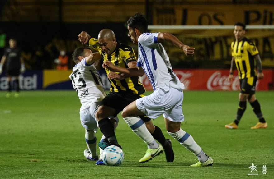 Fútbol uruguayo. Finaliza la fecha número 13 del Clausura: Nacional gana la Tabla  Anual