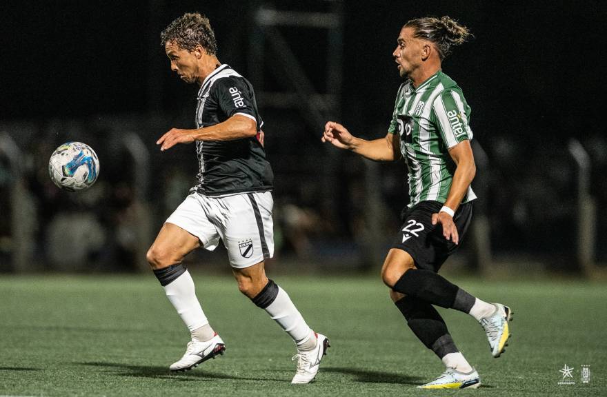 Racing Montevideo 3 vs 1 Fénix por la Primera División de Uruguay