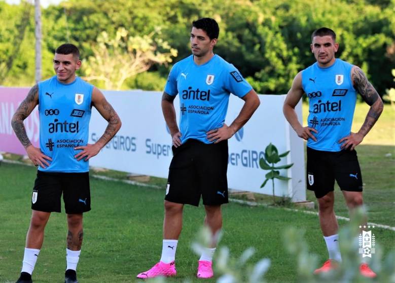 Entrenamiento con 17 futbolistas en el Club Junior